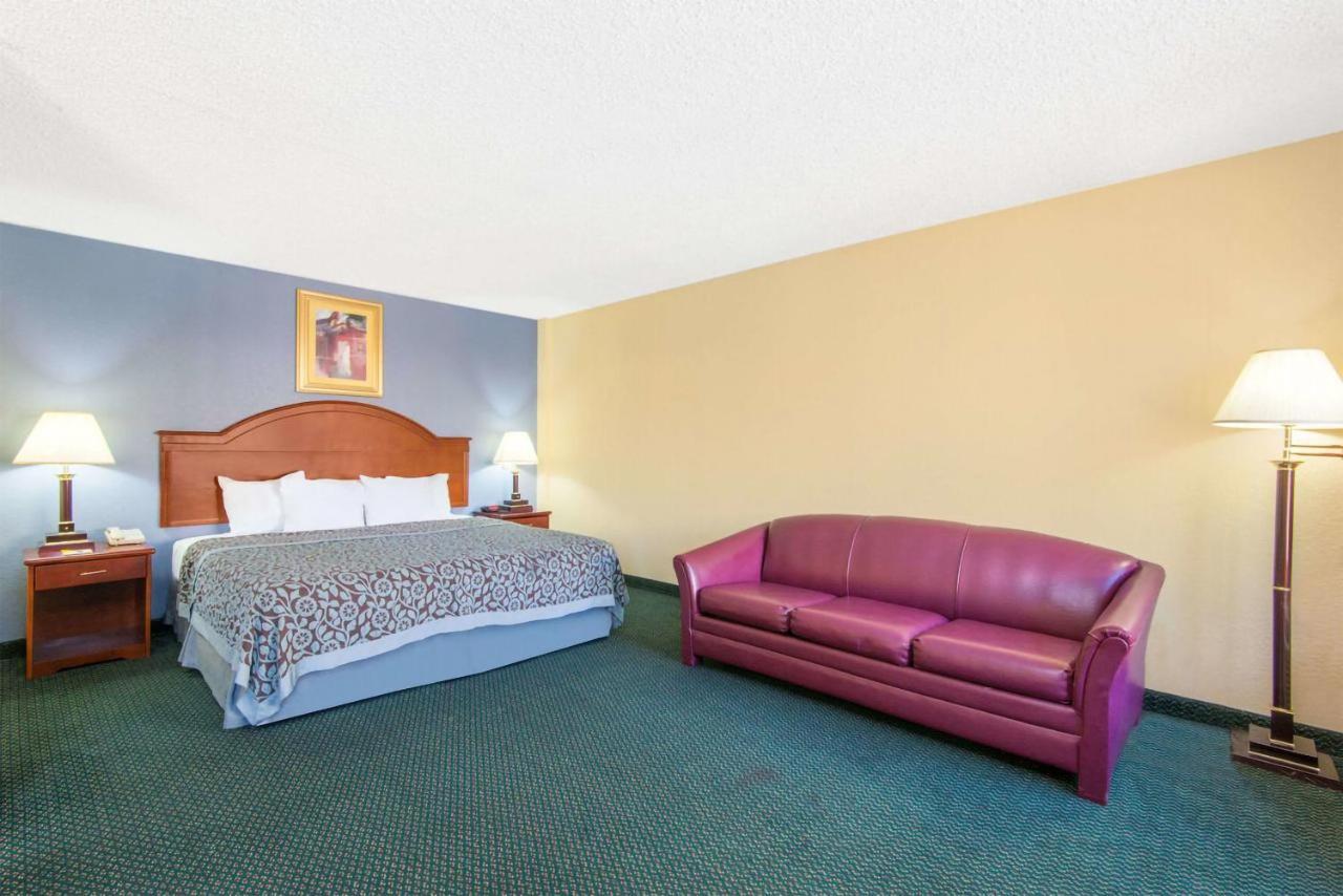 Blue Way Inn & Suites Wichita East Экстерьер фото